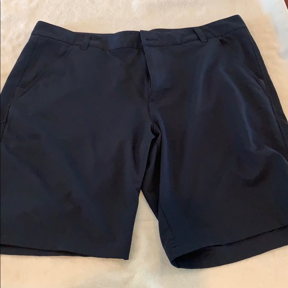 Men’s golf shorts